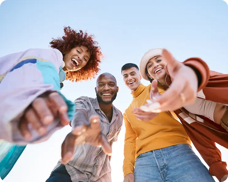 Personnes sur leurs téléphones
